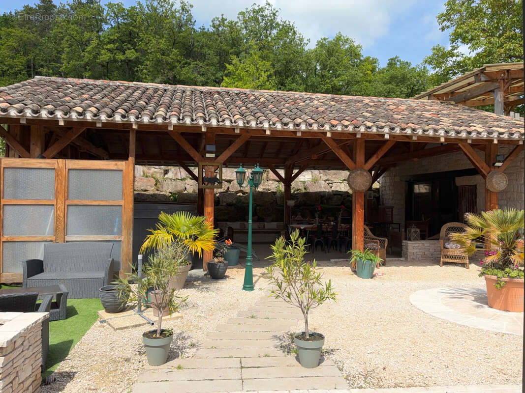 Maison à CASTELNAU-MONTRATIER