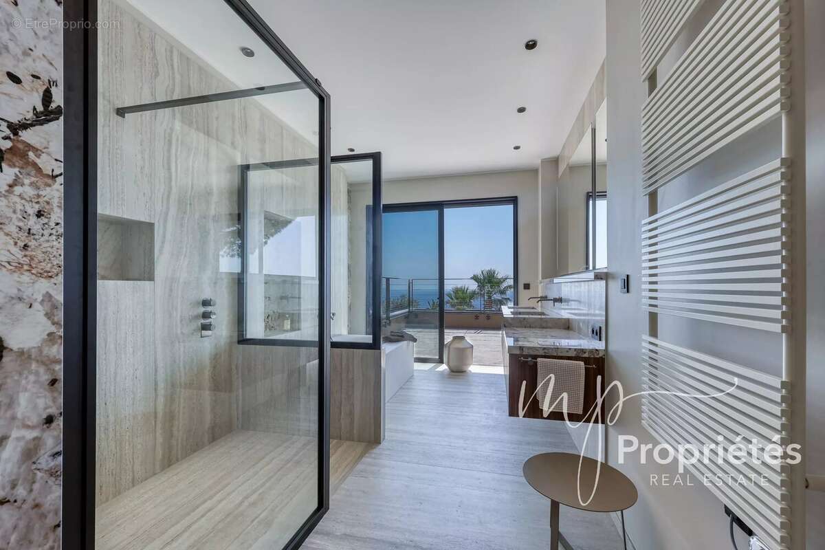 Rayol-Canadel-sur-Mer – Villa contemporaine d’exception vendue entièrement meublée –  six suites raffinées. Vue panoramique sur  - photo 55