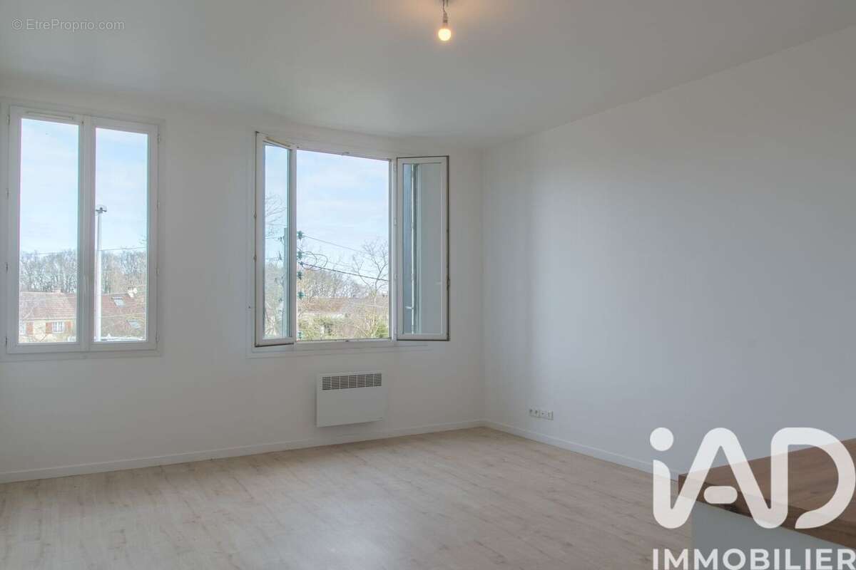 Photo 2 - Appartement à SAINT-GERMAIN-LES-ARPAJON