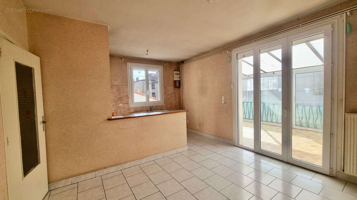 PONT-DU-CHÂTEAU / Centre bourg immeuble de rapport à vendre, belle opportunité ! - photo 10