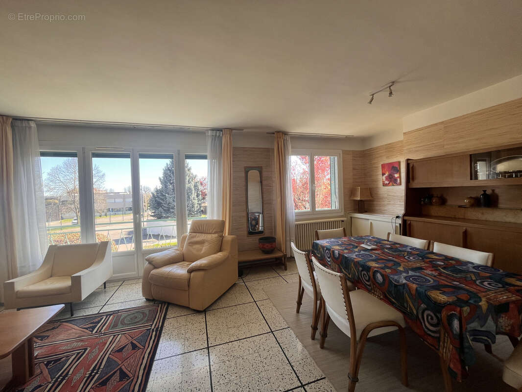 Maison à SAINT-JULIEN-LES-VILLAS