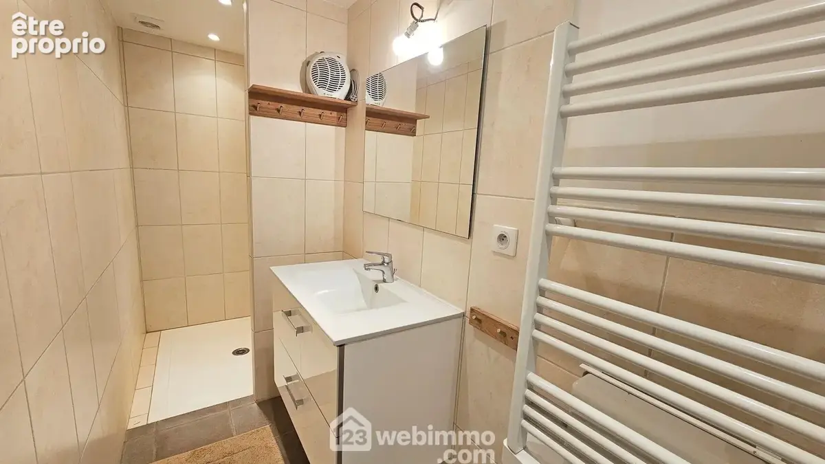 Au RDC, une salle d'eau/WC toute neuve!