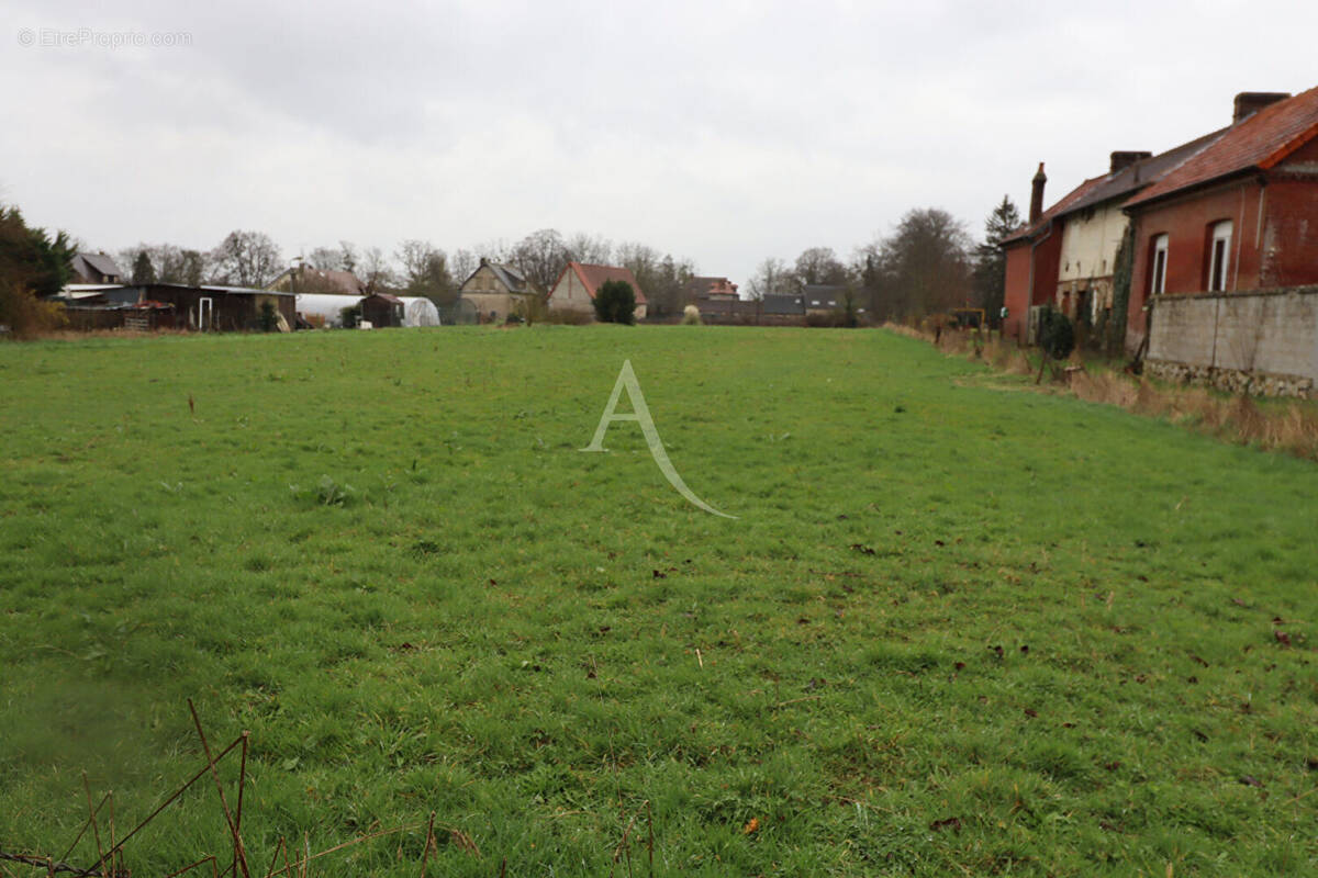 Terrain à LE MESNIL-JOURDAIN