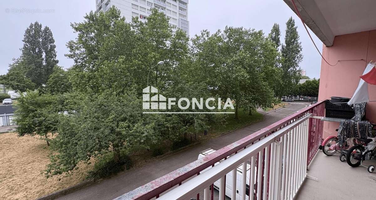 Appartement à SAINT-ETIENNE-DU-ROUVRAY