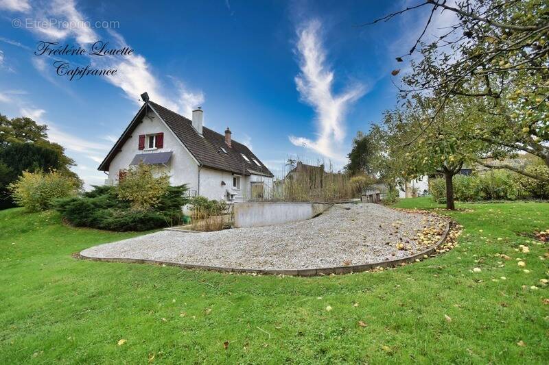 Maison à MONTMORT-LUCY