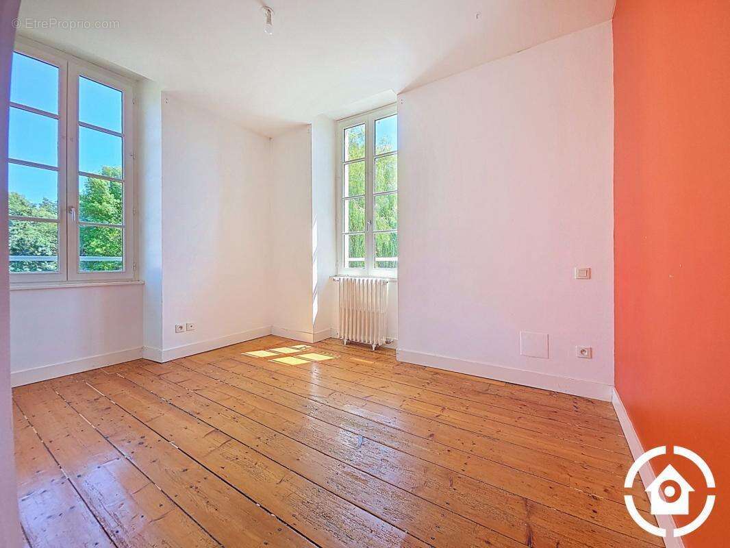 Maison à GENSAC-LA-PALLUE