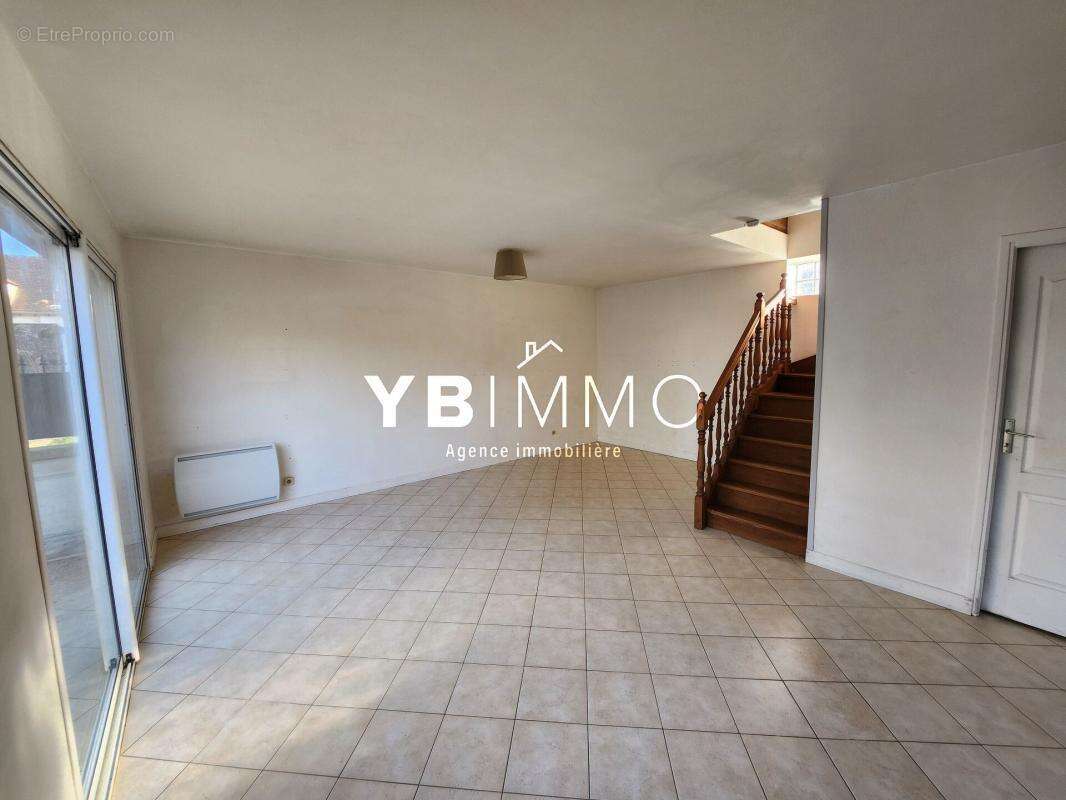 Maison à VIEILLE-EGLISE-EN-YVELINES