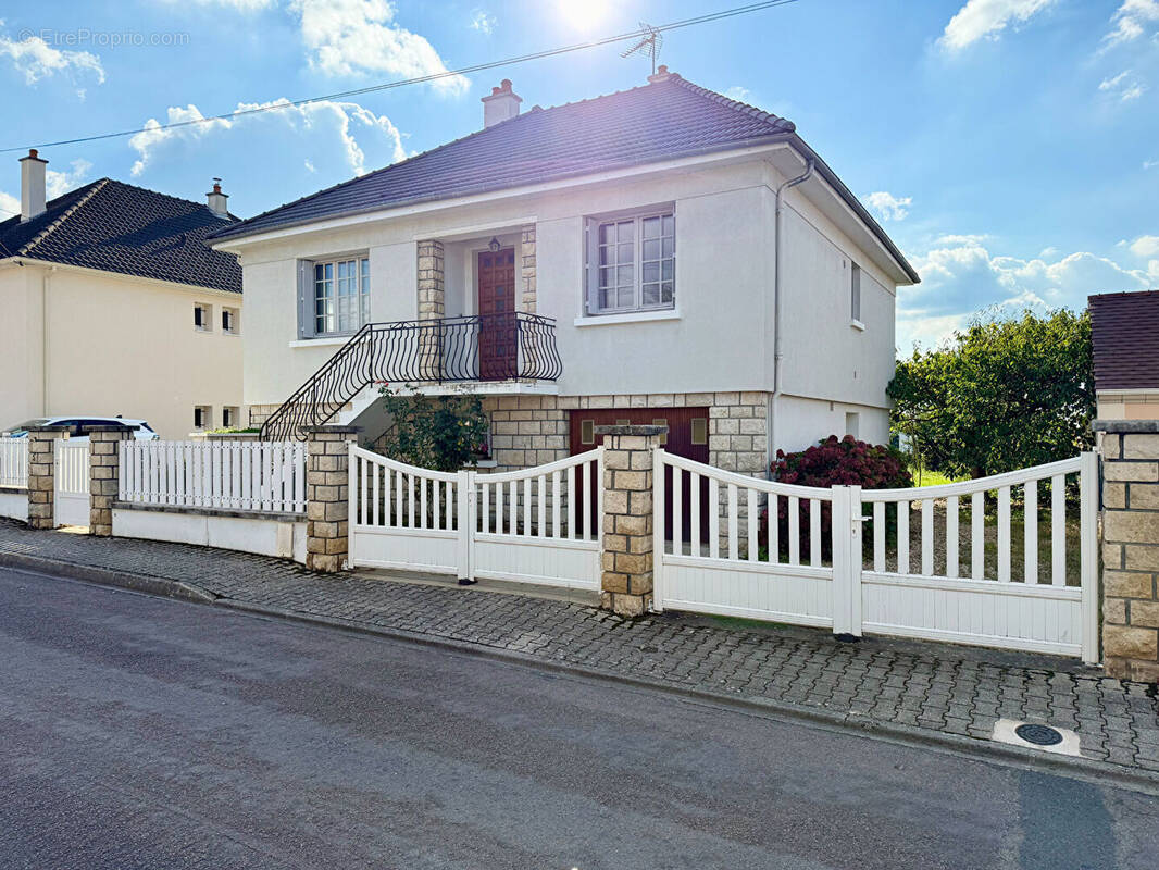 Maison à YZEURE