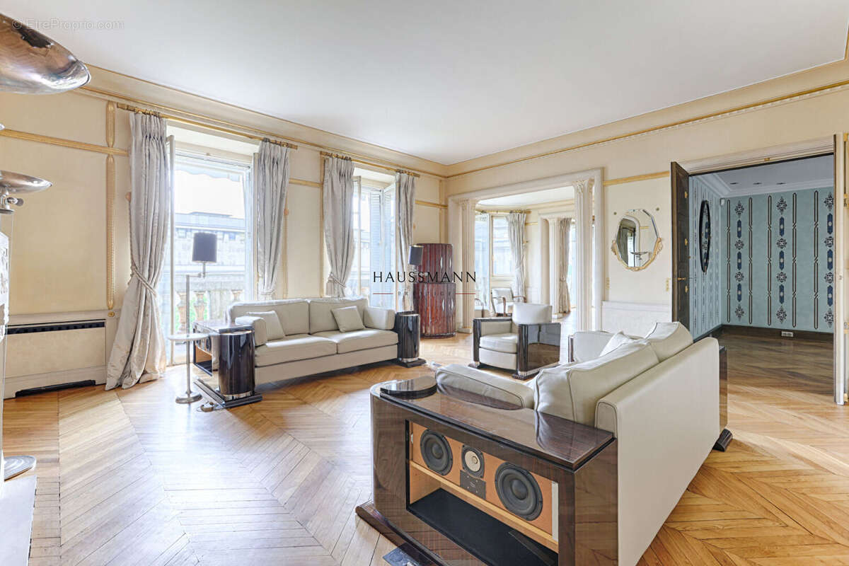 Appartement à PARIS-16E