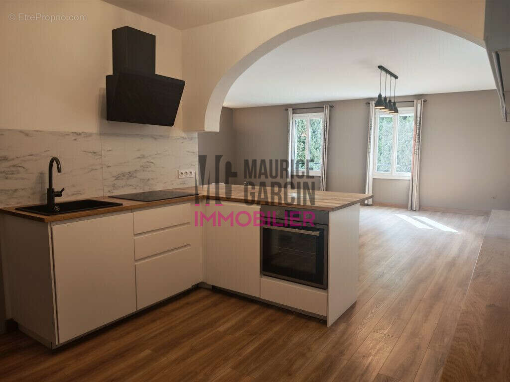 Appartement à ENTRAIGUES-SUR-LA-SORGUE