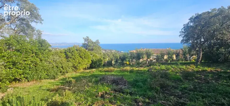 Terrain à LES ISSAMBRES