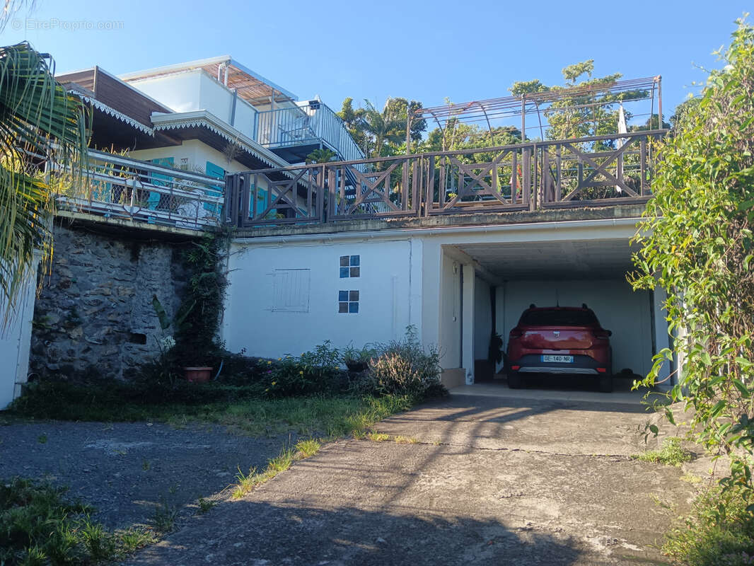 MAISON F7/8  - 180 m2 - Terrain 1200 m2 - BDN SAINTE CLOTILDE (97490) - photo 18