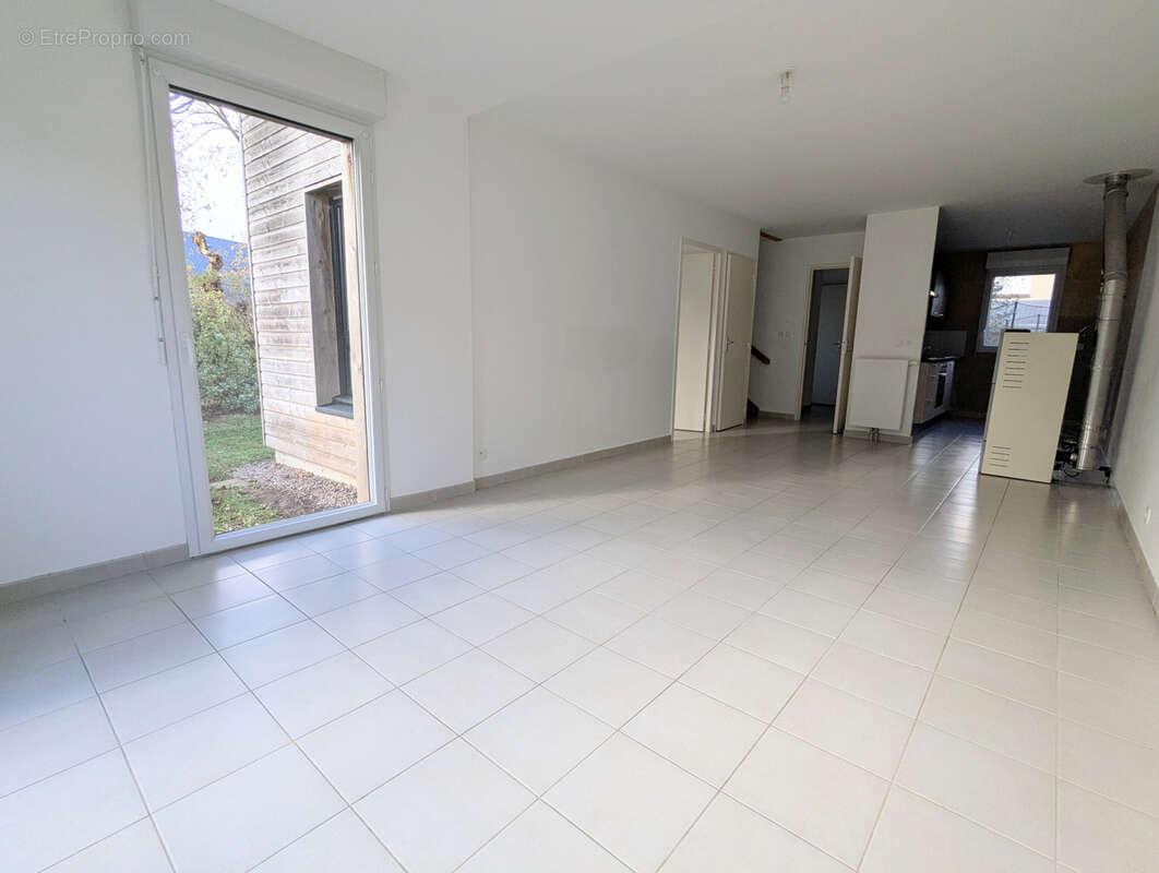 A vendre dans le centre PLELAN LE GRAND, maison 4 chambres récente - photo 2