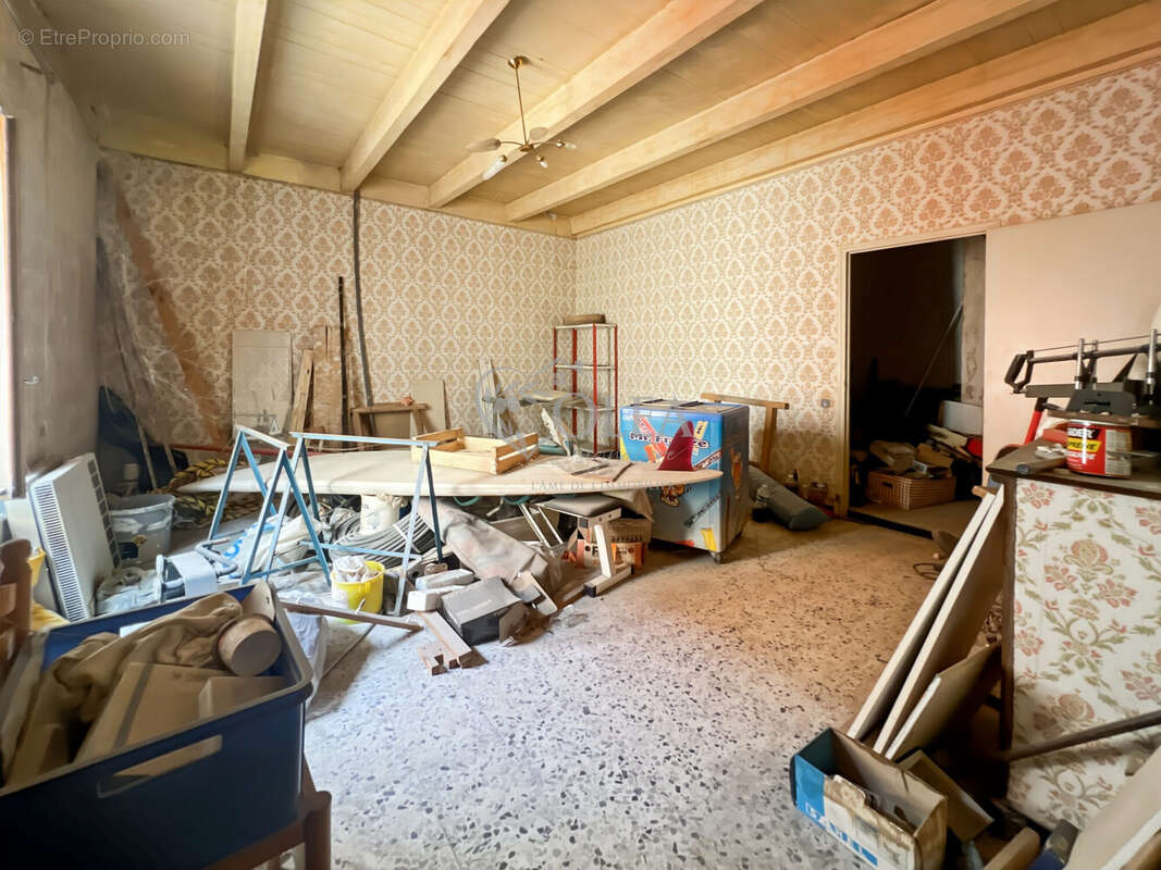 Appartement 117 m² à Saint-Quentin-La-Poterie  - photo 4