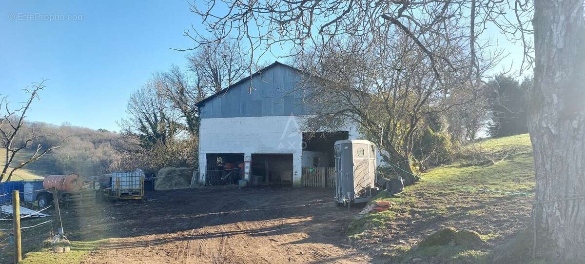 Maison à MANZAC-SUR-VERN