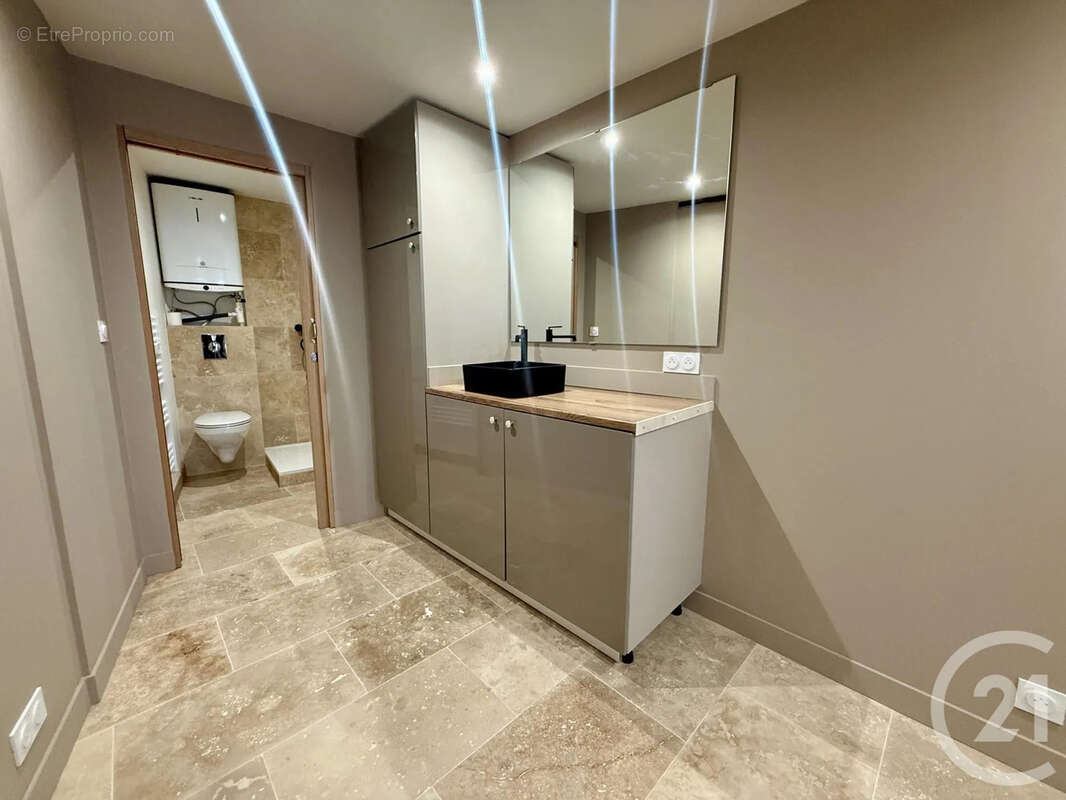 Autre à FONTAINEBLEAU