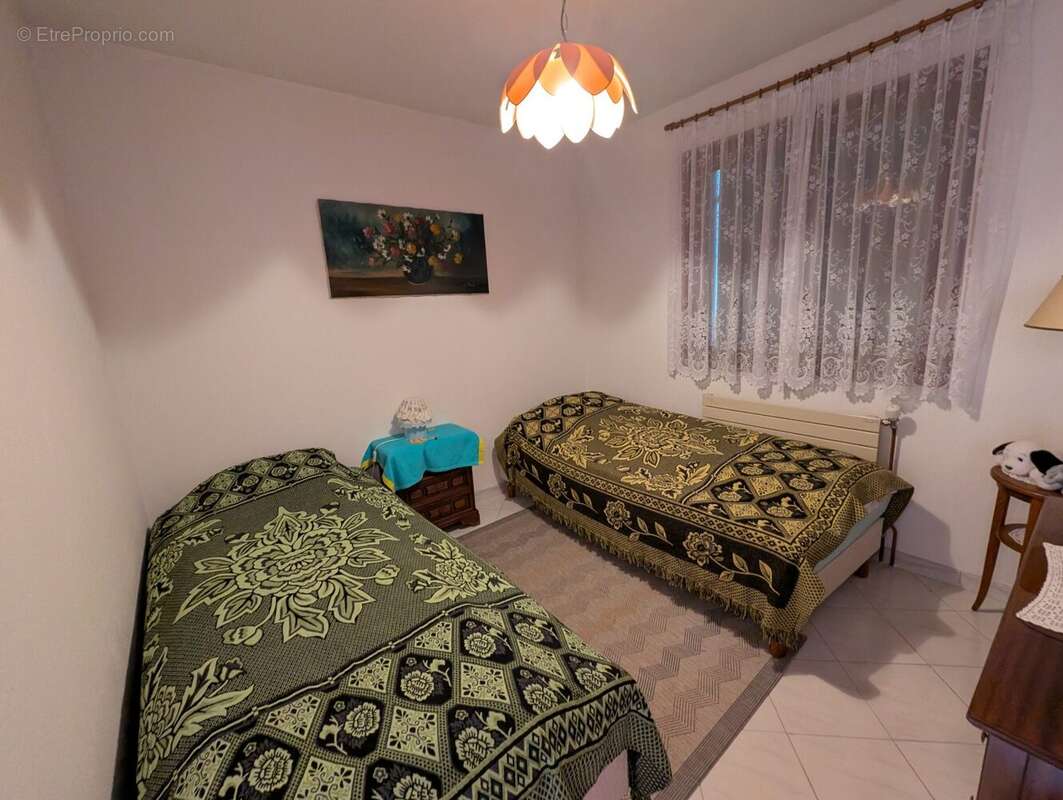 Maison à ETREMBIERES