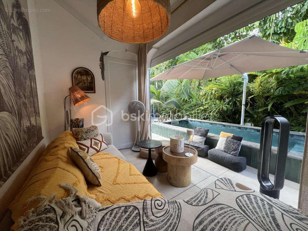 Commerce à SAINTE-ANNE