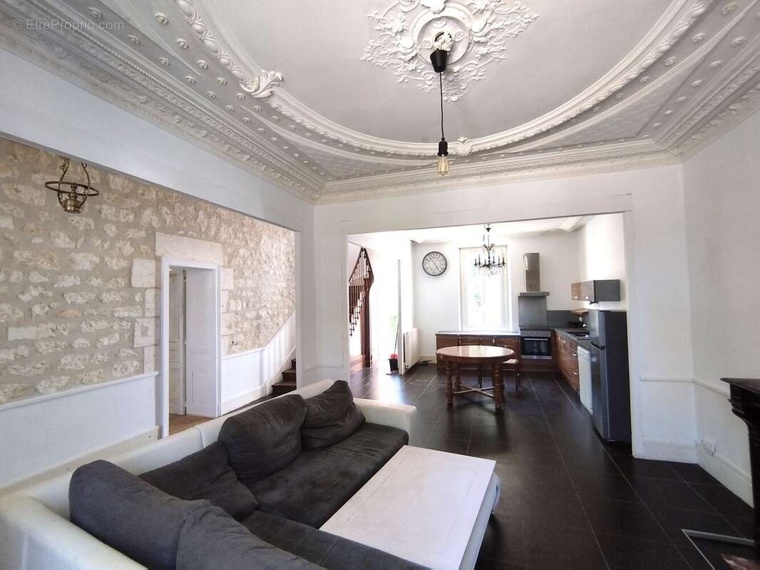 Maison à RUELLE-SUR-TOUVRE