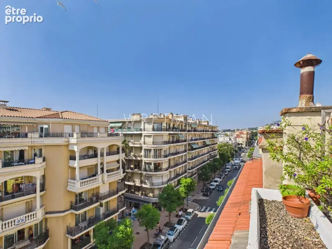 Appartement loft en dernier étage avec terrasse, aperçu mer - Menton Centre - photo 2