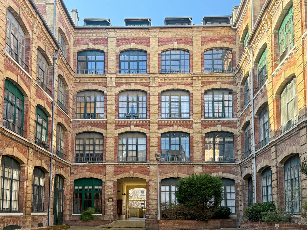 APPARTEMENT AU 3 EME ETAGE  - Appartement à ELBEUF