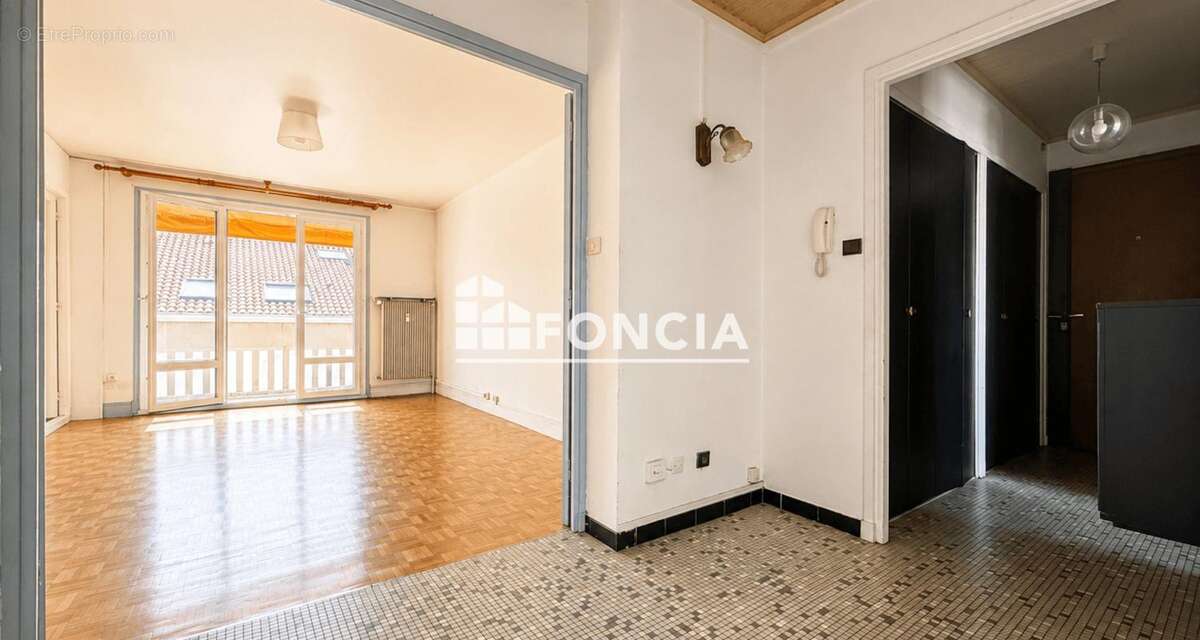 T4 traversant au dernier étage – Balcon plein sud – Loggia – Garage – Vue dégagée - photo 11