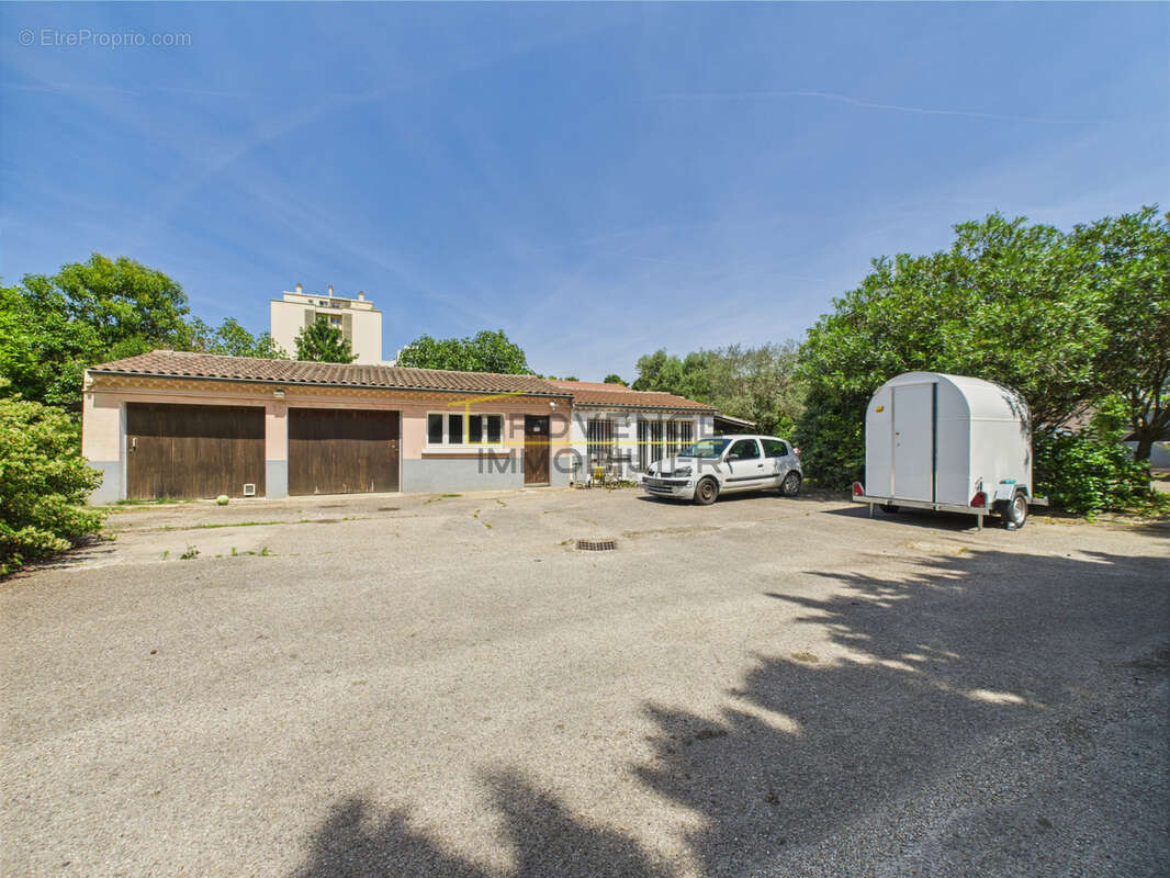 Maison à MONTELIMAR