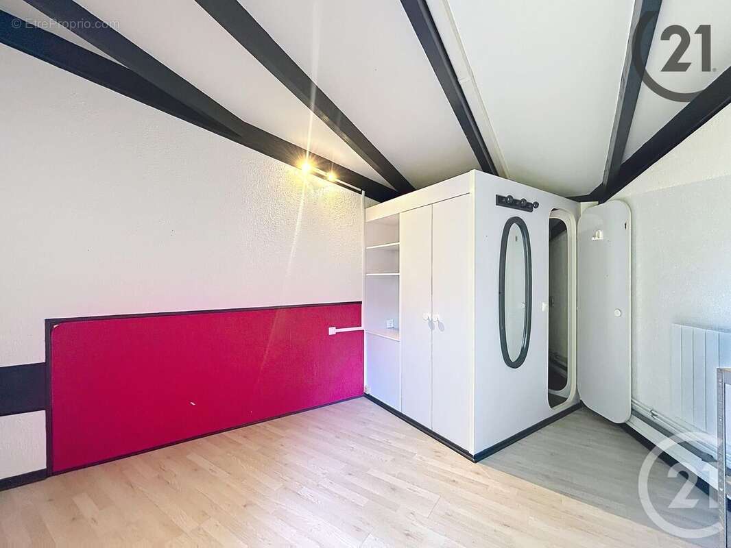 Autre à ESCOLIVES-SAINTE-CAMILLE