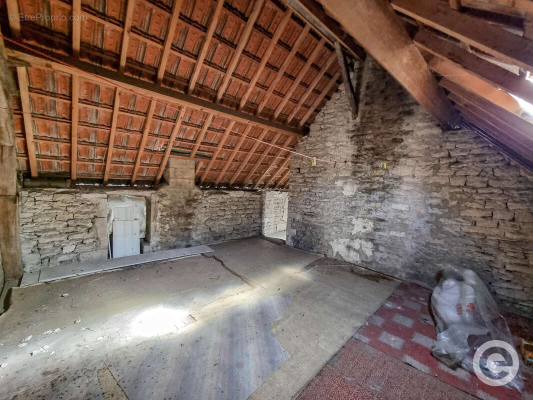 Maison à RAVIERES