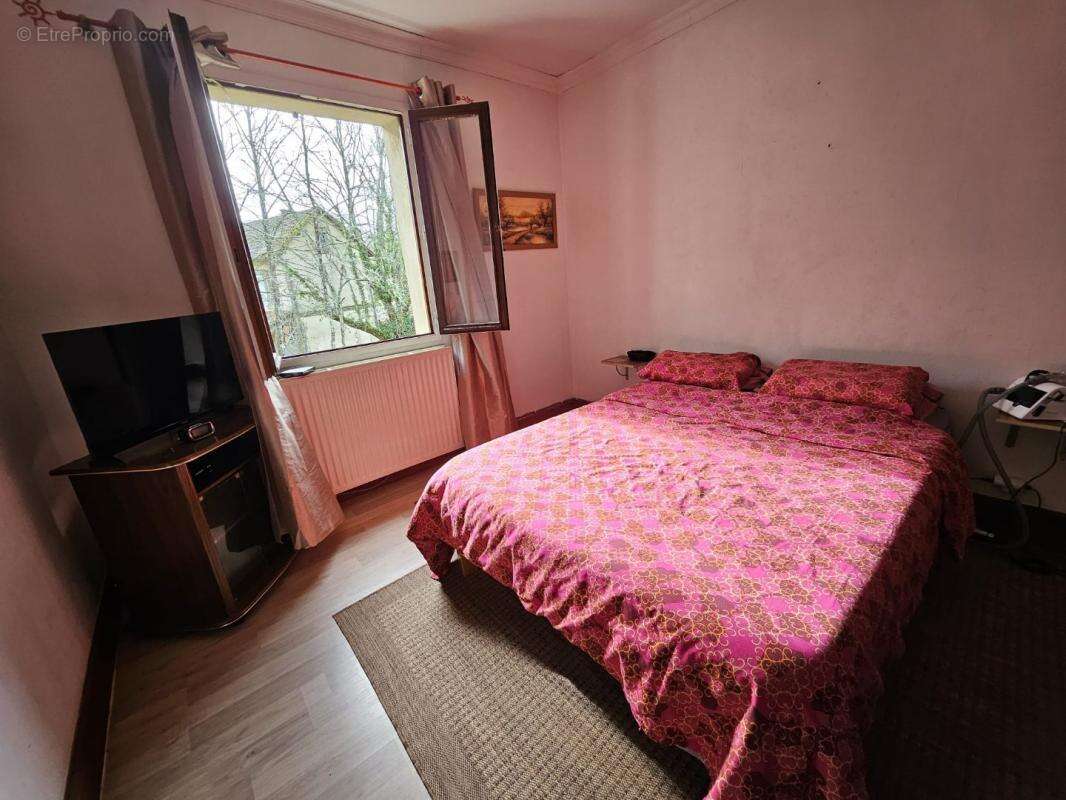 Maison à LE BUISSON-DE-CADOUIN