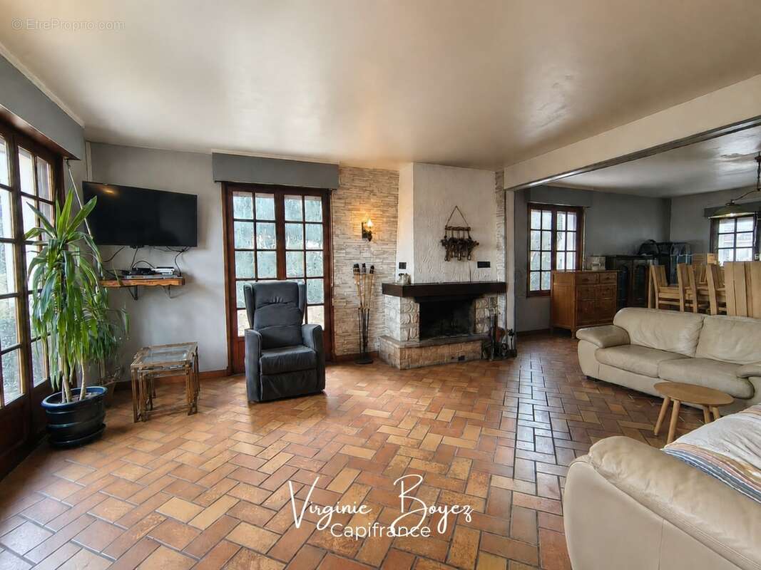 Maison de campagne 190 m² – 4 chambres – Terrain clos de 7 500 m² – Beau potentiel - photo 5