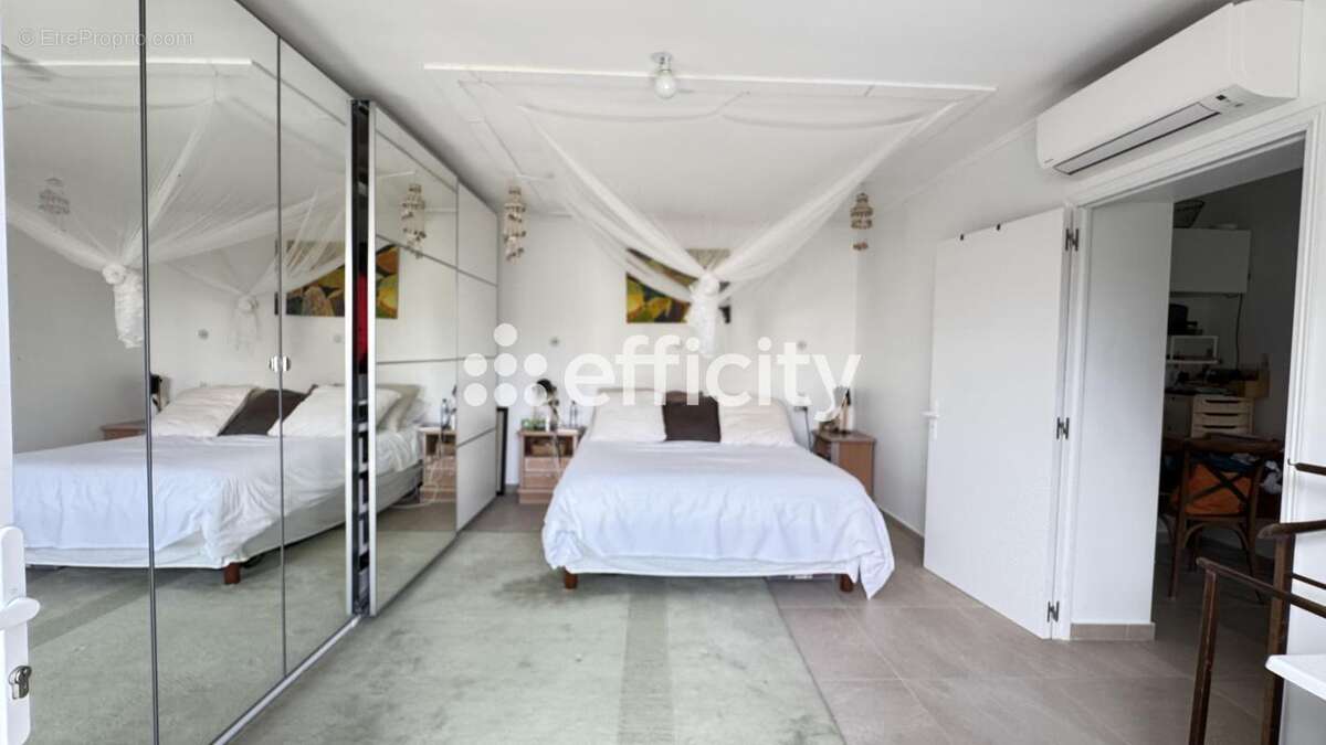 Maison à LA LONDE-LES-MAURES