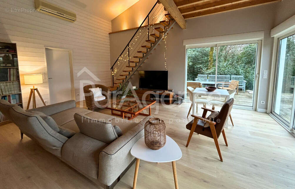 Maison à CHAILLEVETTE