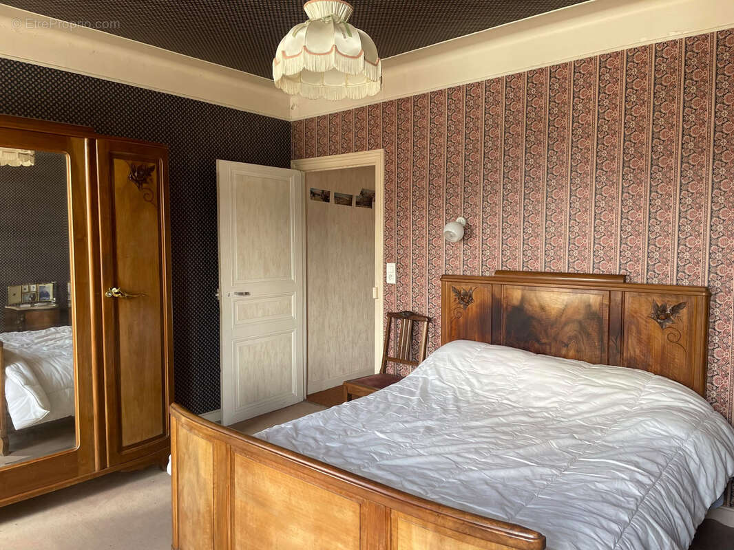 Maison à LE MAYET-DE-MONTAGNE