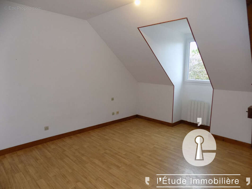 Maison à MESLAY-DU-MAINE