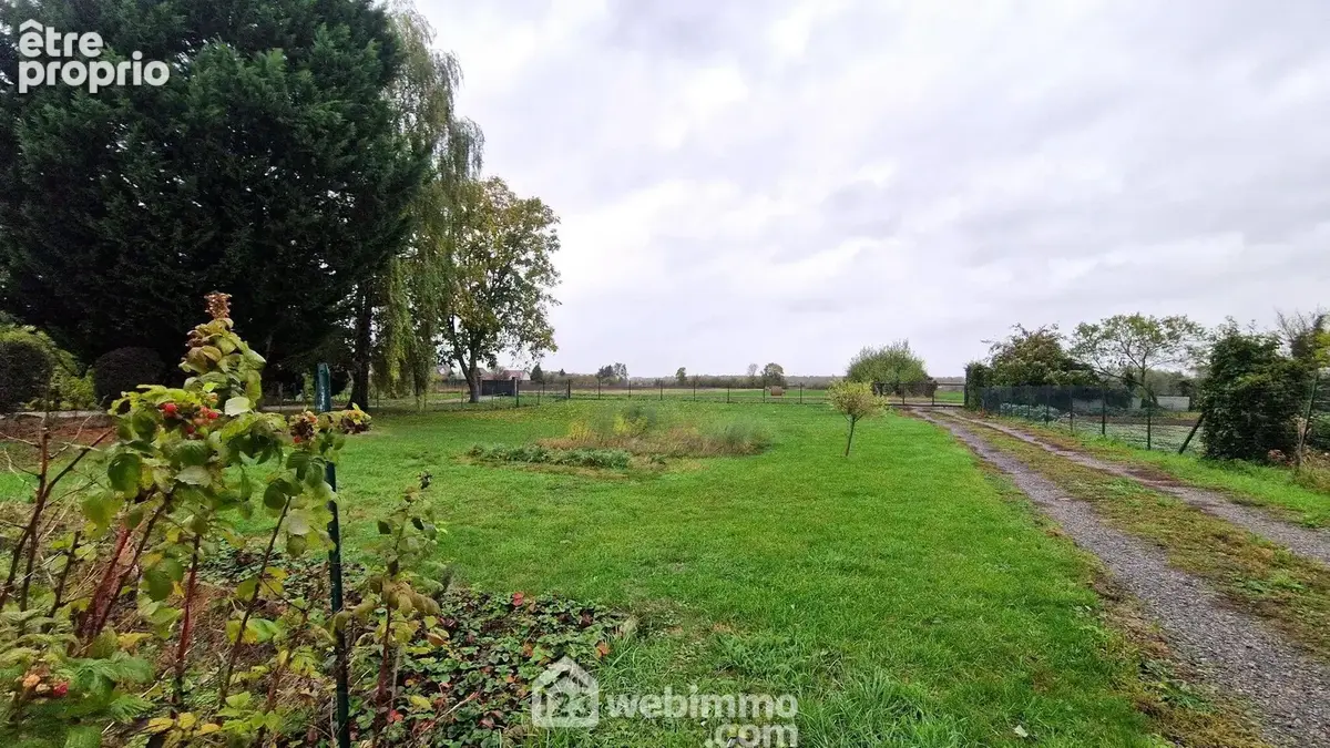 Erigée sur une parcelle de 1496 m²