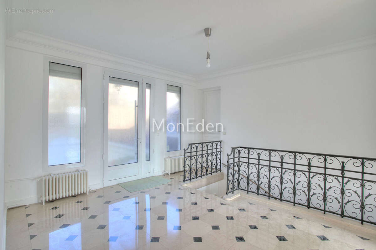 ST CLOUD Splendide Villa 12 pièce(s) 440 m2  (1058m² terrain) et Terrasse vue Tour Eiffel! - photo 10