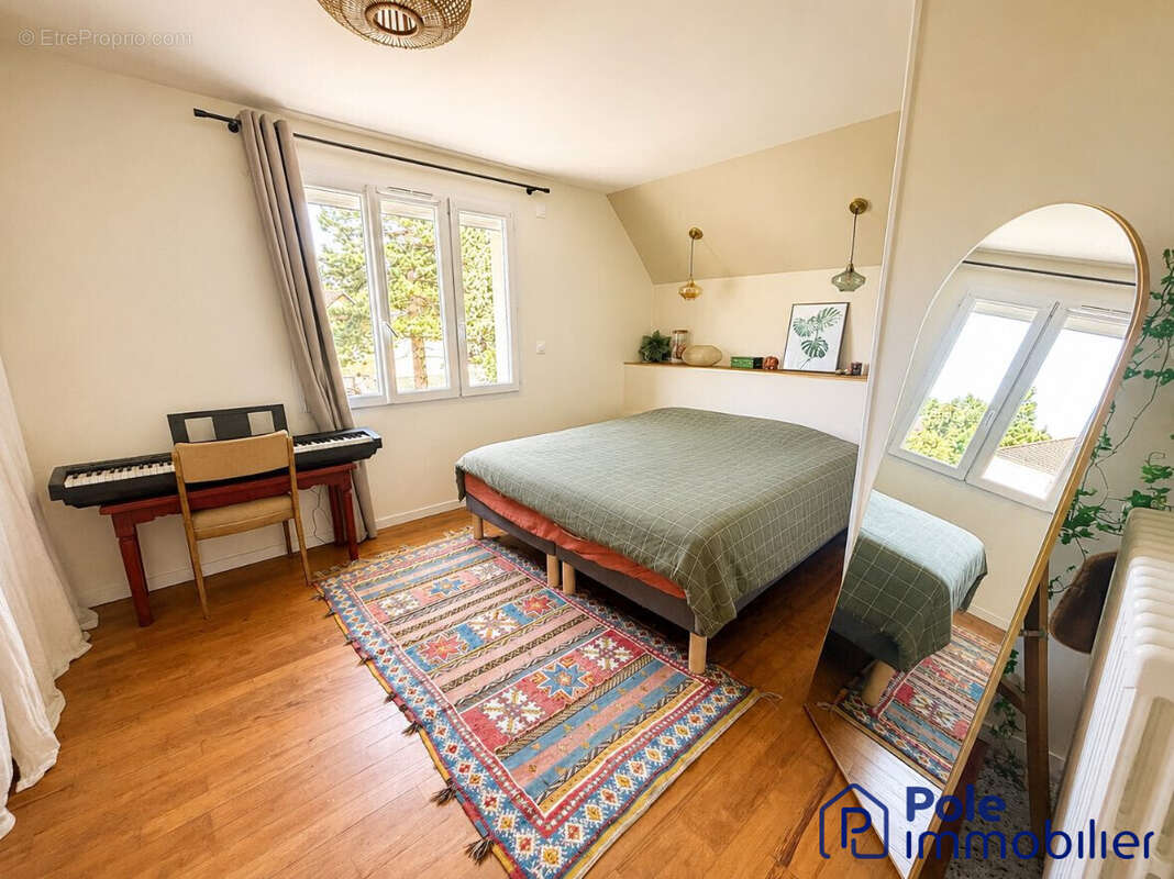 CAEN MAISON RENOVEE- CHAMBRE AVEC DRESSING - Maison à LOUVIGNY