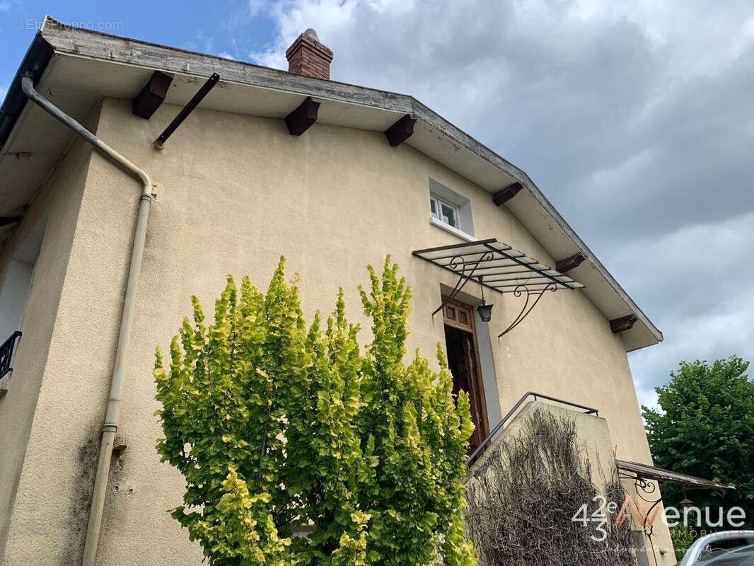 Maison à VEAUCHE