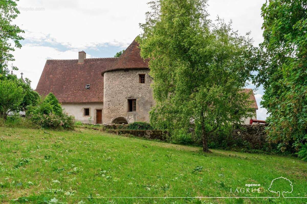   - Maison à CHAVROCHES