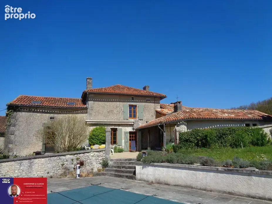 Maison 198 m² à Nanteuil-Auriac-De-Bourzac  - photo 2