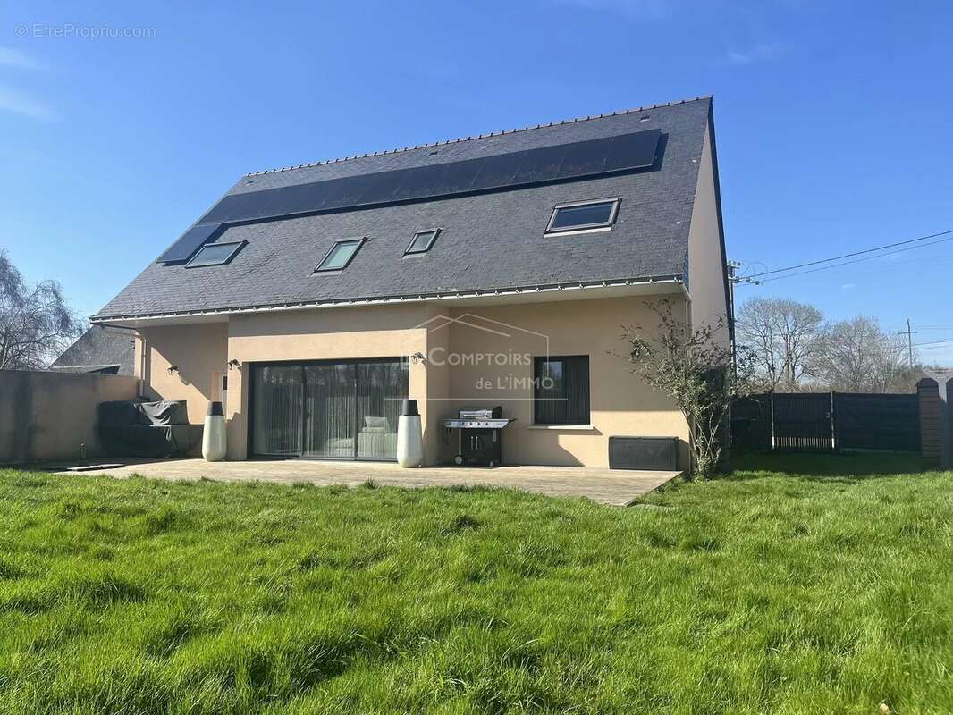 Maison à DONGES