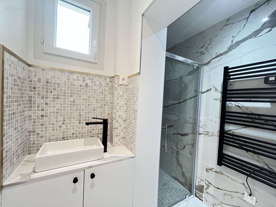 Appartement à COURBEVOIE