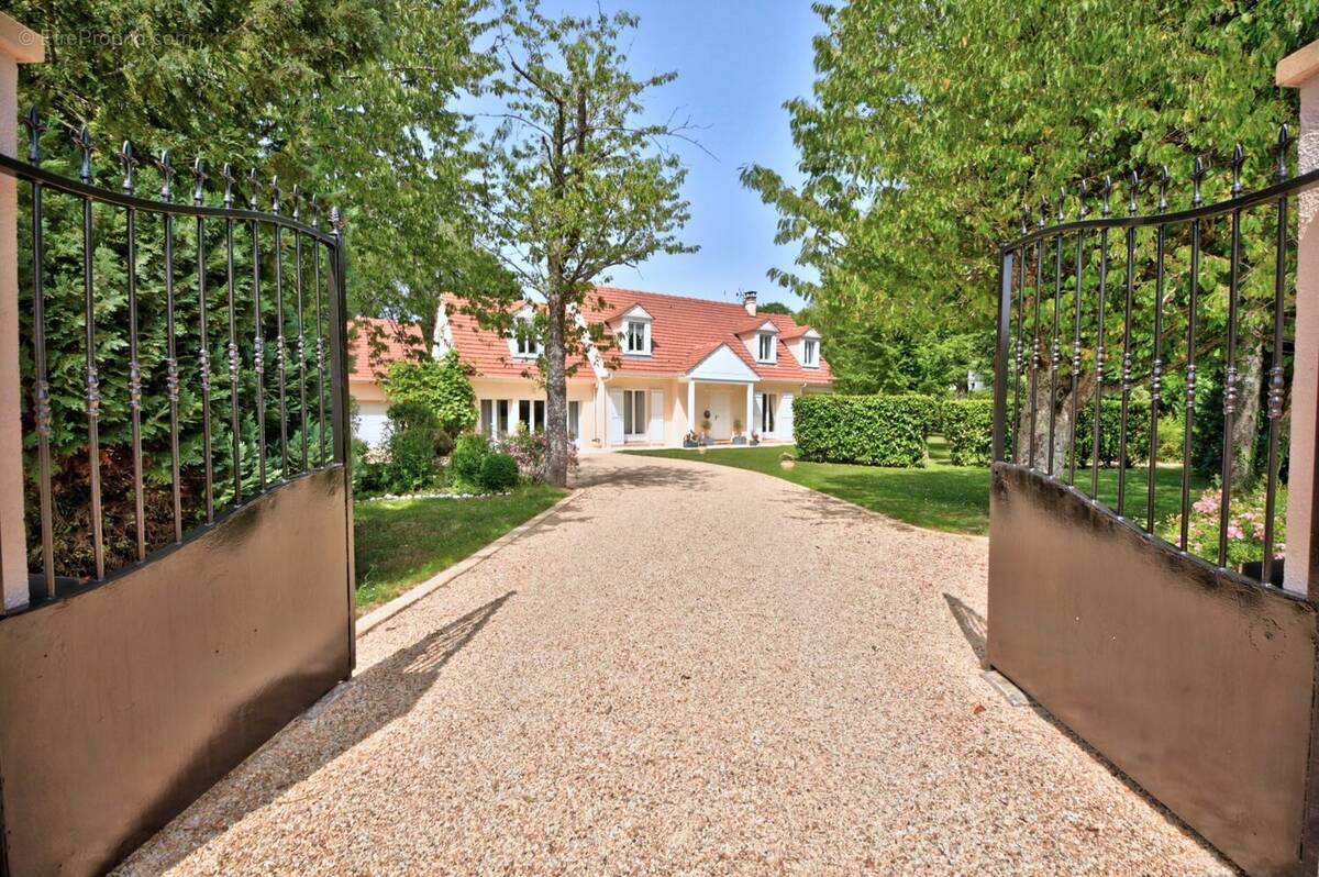 Maison à LES ALLUETS-LE-ROI