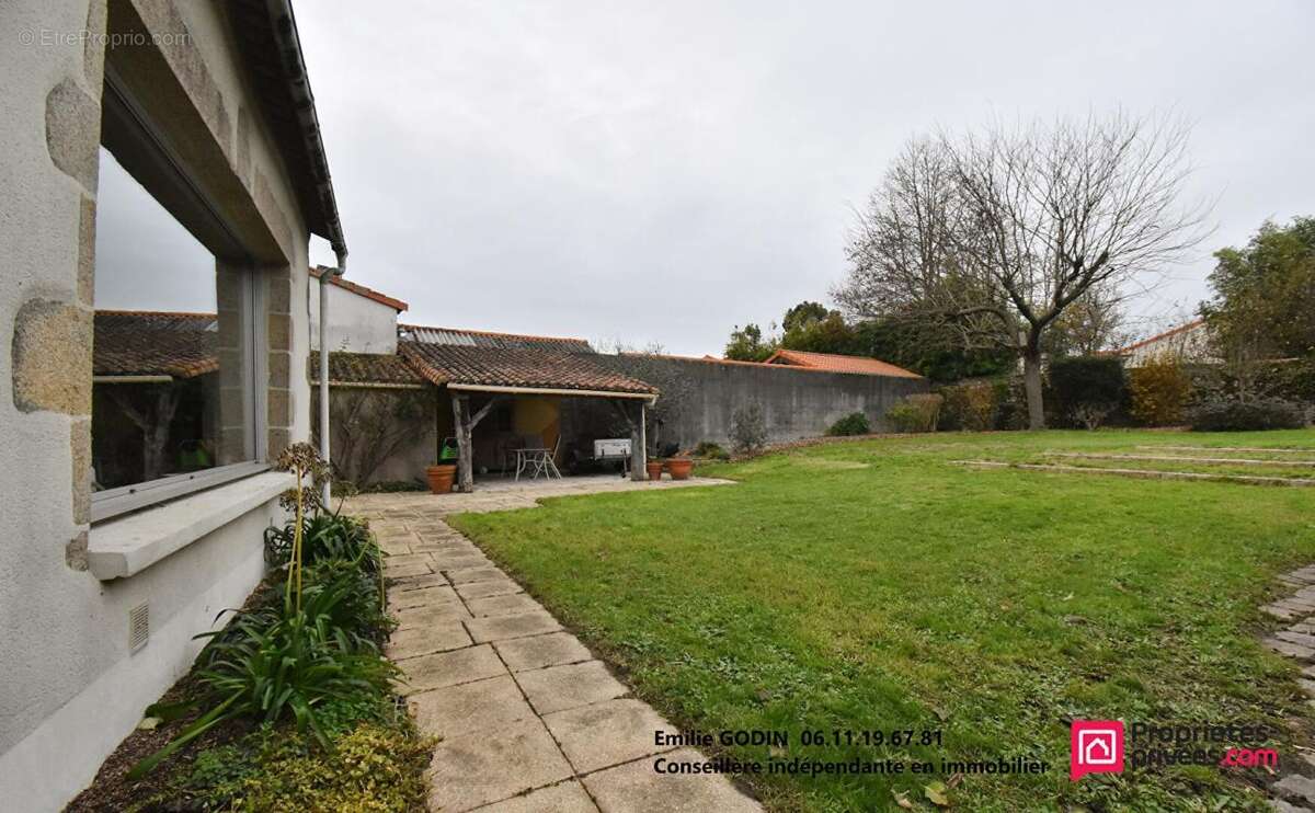Maison à SAINT-MACAIRE-EN-MAUGES