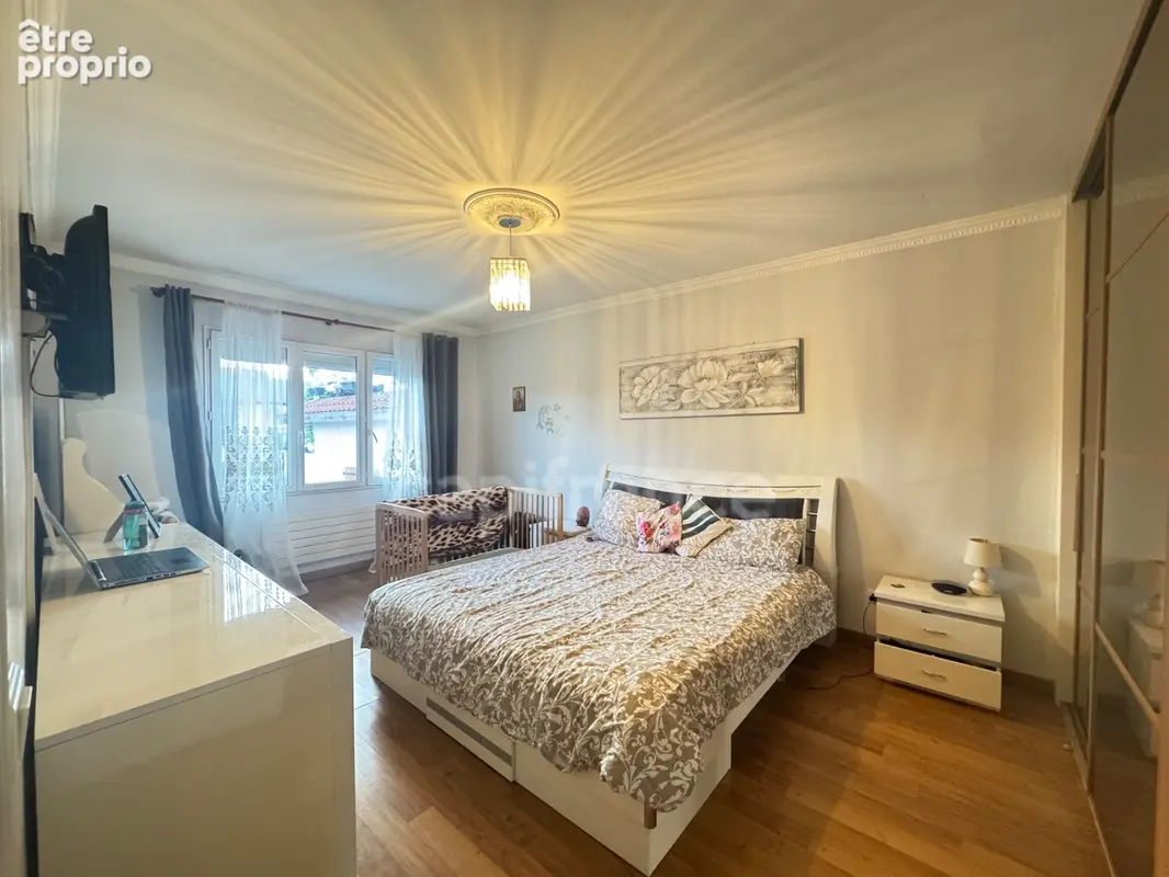 Grande VILLA de 12 pièces à vendre - 246 m² - Maison Familiale ou IMMEUBLE DE RAPPORT - 5 Appartements possible avec jardin et 4 - photo 7
