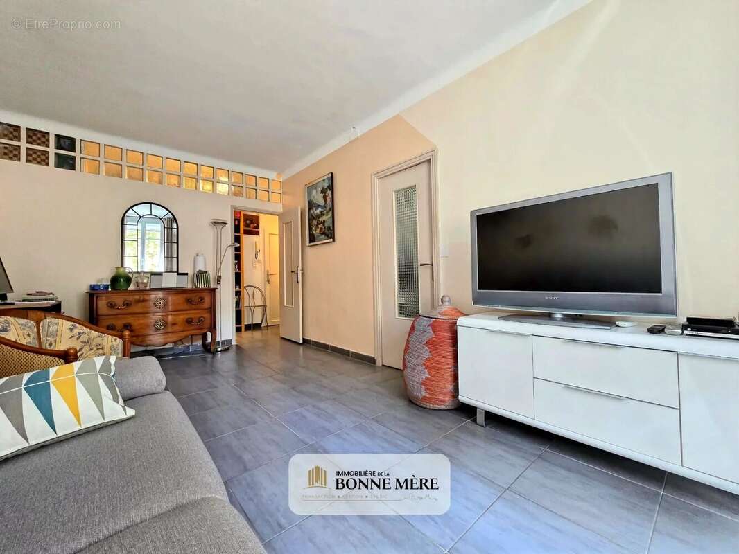 Appartement à MARSEILLE-6E