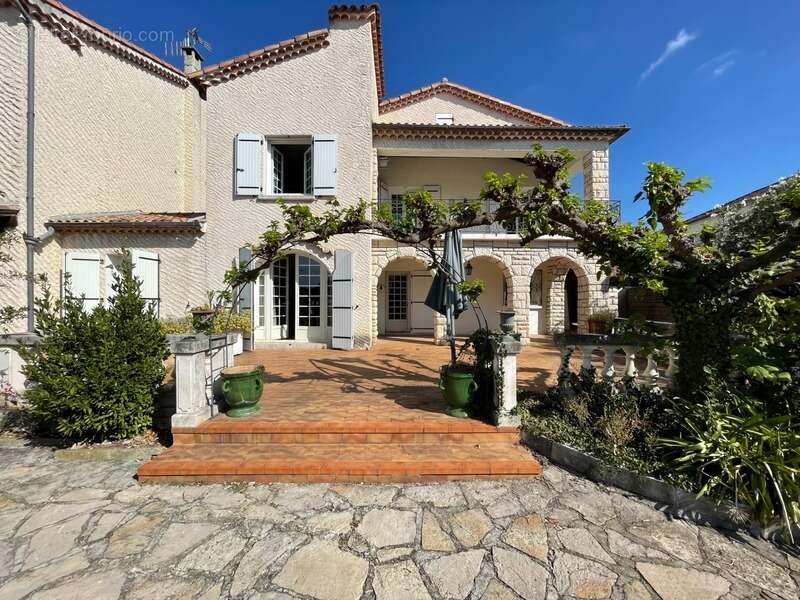 Maison à SAINT-HILAIRE-DE-BRETHMAS