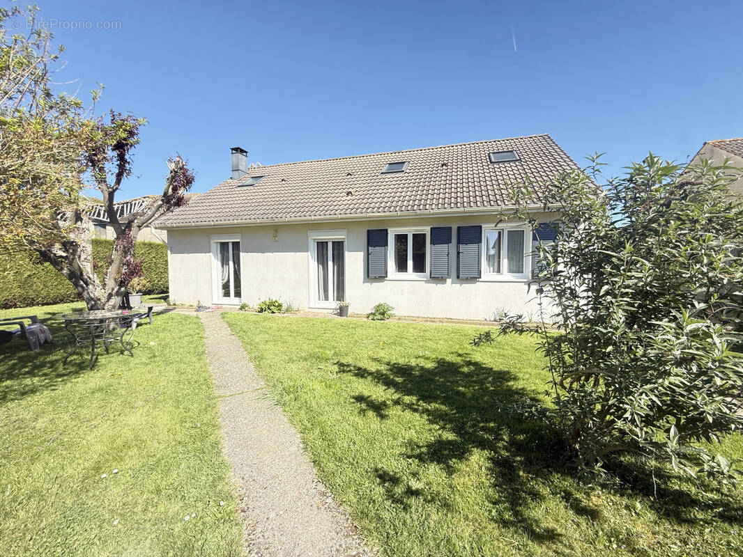 Maison à HOUDAN