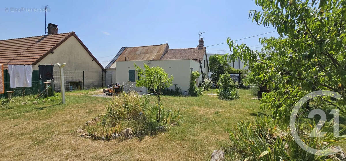 Maison à MONTHARVILLE